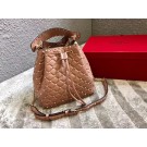 VALENTINO Rockstud leather bucket bag 0059L pink JH09838vV16